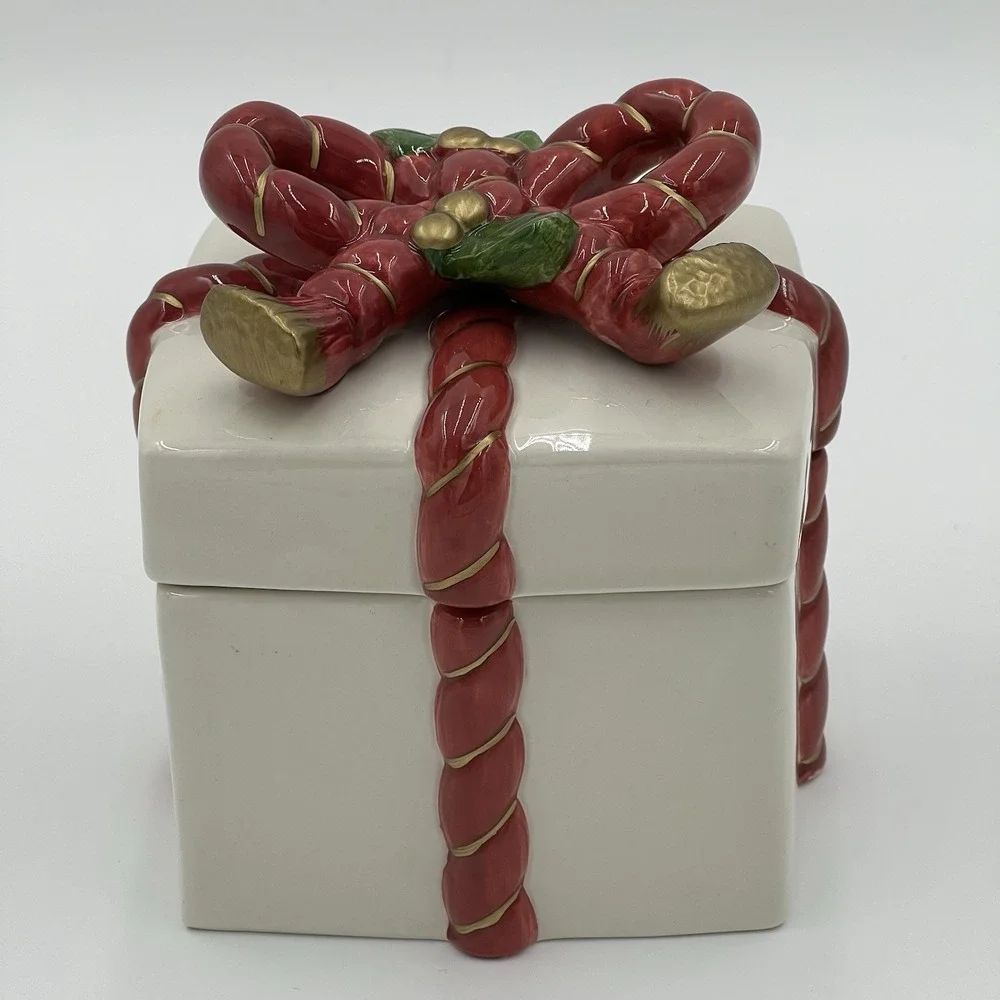 Vintage Fitz and Floyd Christmas bow Ceramic trinket box  